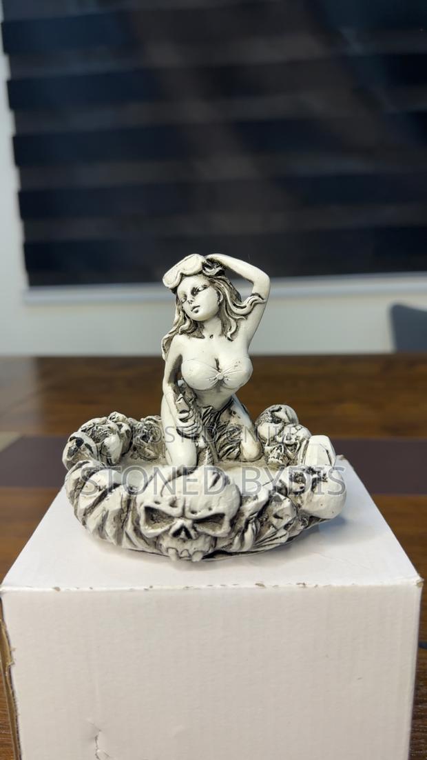 Sexy Ashtray · Photo 2