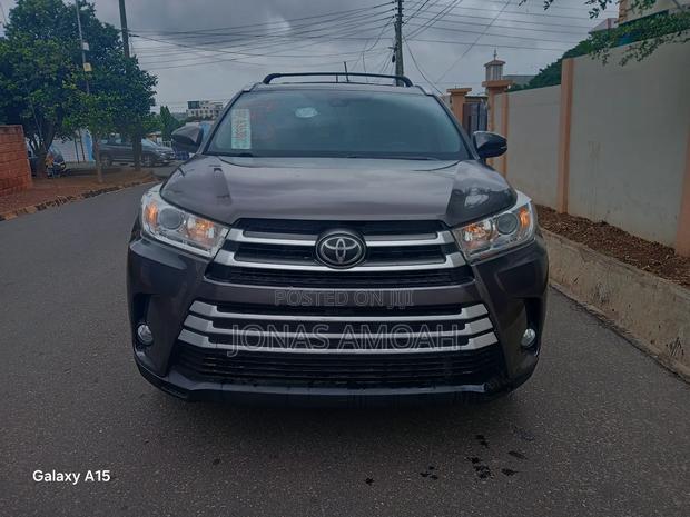 Toyota Highlander Limited 4x4 V6 (3.5L 6cyl 8A) 2018 Gray