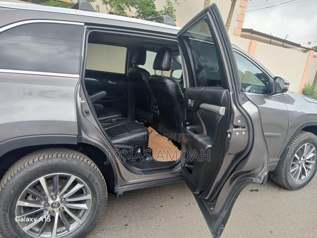 Toyota Highlander Limited 4x4 V6 (3.5L 6cyl 8A) 2018 Gray