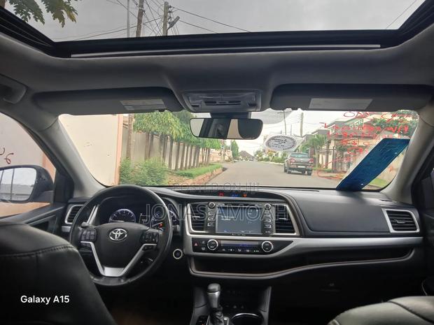 Toyota Highlander Limited 4x4 V6 (3.5L 6cyl 8A) 2018 Gray