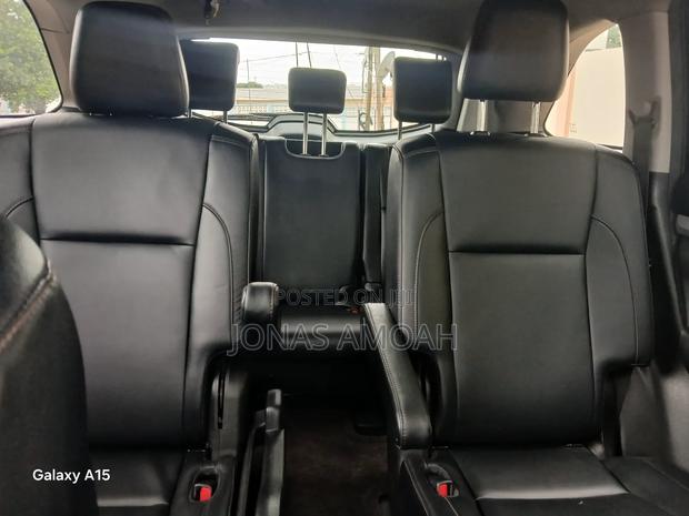 Toyota Highlander Limited 4x4 V6 (3.5L 6cyl 8A) 2018 Gray