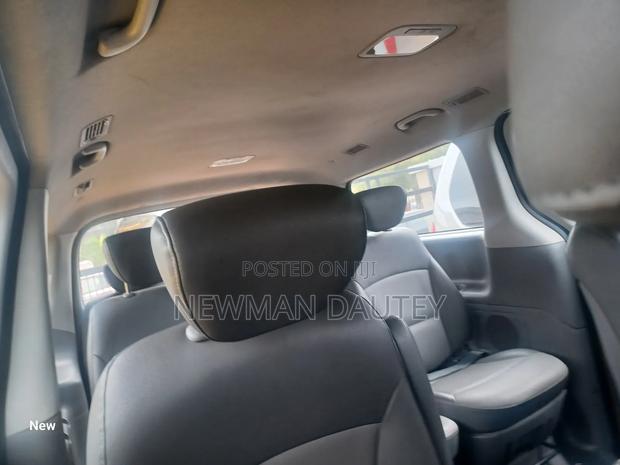 Hyundai Starex 2013 Yellow