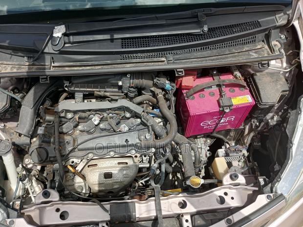 Toyota Vitz 1.3 AWD 5dr 2013 Pink photo 7