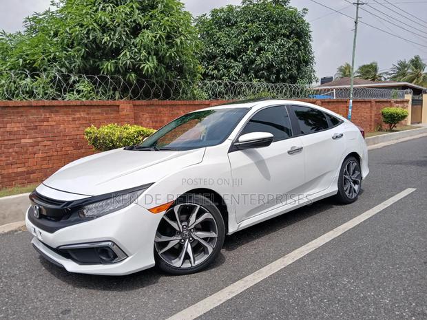 Honda Civic Touring Sedan 2019 White photo 4