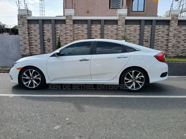 Honda Civic Touring Sedan 2019 White photo 5