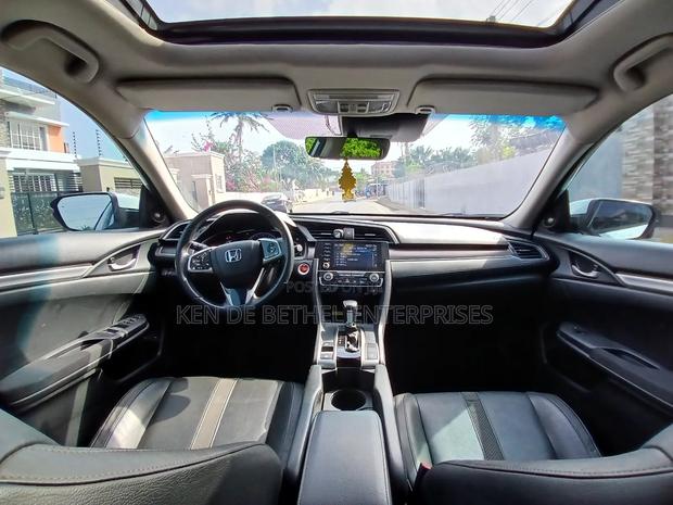 Honda Civic Touring Sedan 2019 White photo 6