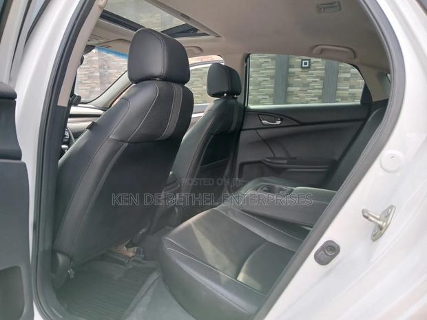 Honda Civic Touring Sedan 2019 White photo 7