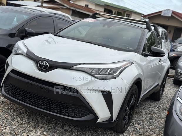 Toyota C-HR XLE 2022 White photo 8