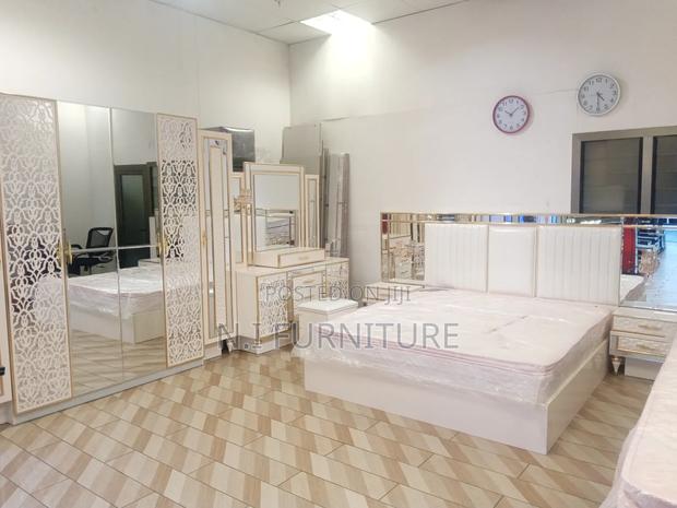 Bedroom Set With Drawers · Photo 3