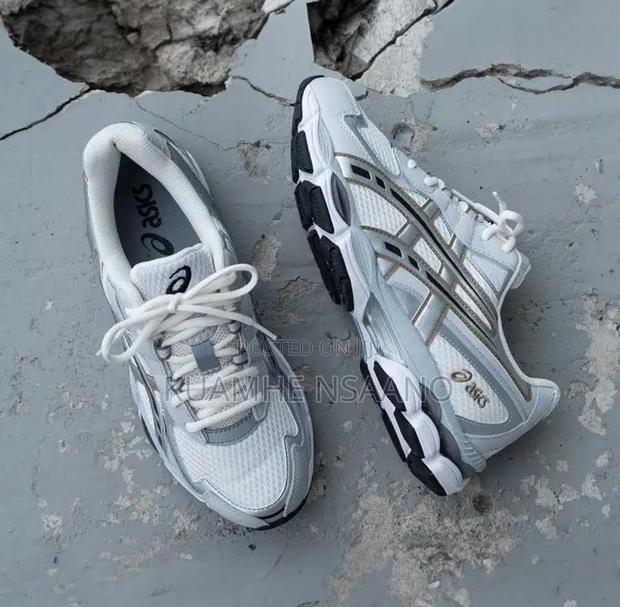 New Balance · Photo 4
