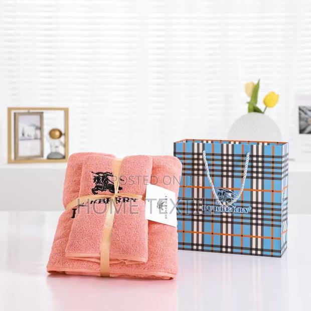 2 Bath Towels (1 Big, 1 Small Towel) · Photo 2