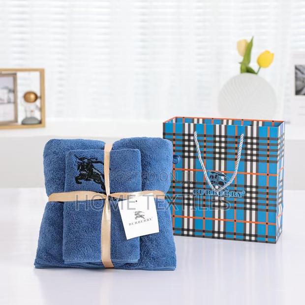 1 Big, 1 Small Towel · Photo 2