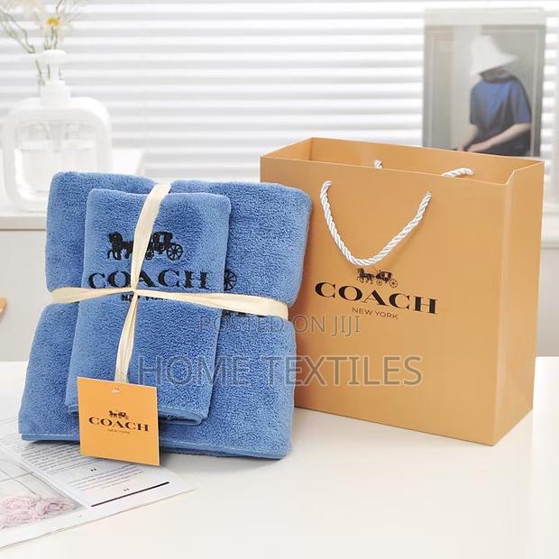 2 Pieces Towels (1 Bath Towel and 1 Salon Towel) · Photo 2