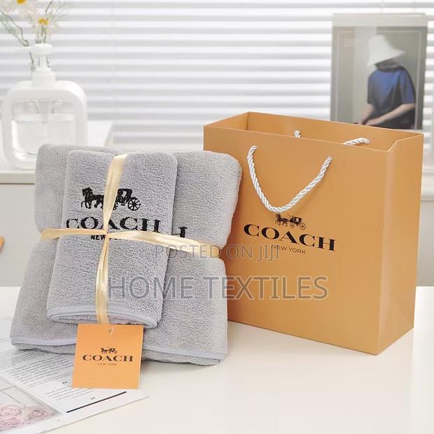 Soft and Smooth 2 Pieces Towels · Photo 2