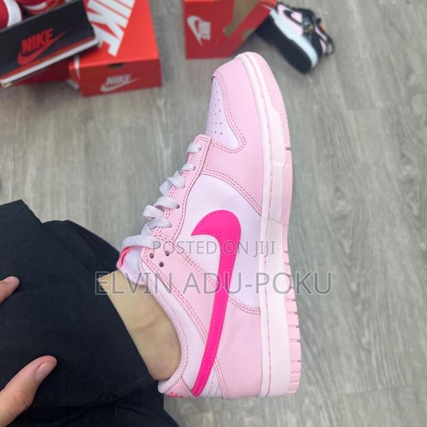 Nike Dunk Low "Triple Pink" Sneakers · Photo 4
