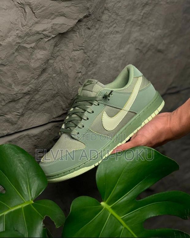 Nike Dunk Low Retro Premium Oil Green · Photo 3