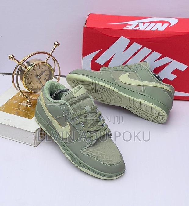 Nike Dunk Low Retro Premium Oil Green · Photo 4
