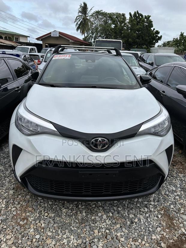 Toyota C-HR XLE 2022 White photo 17