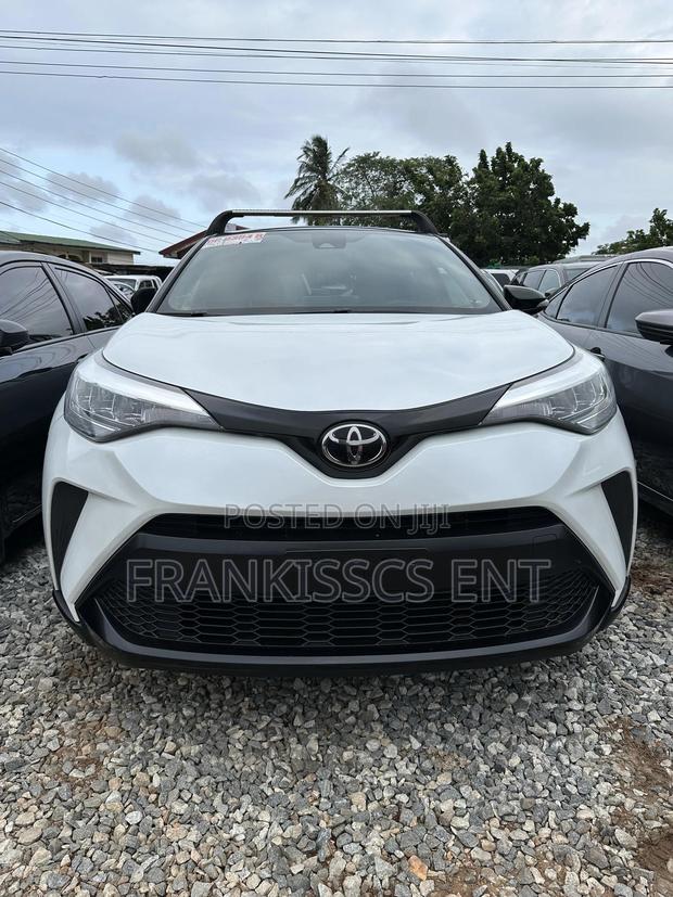 Toyota C-HR XLE 2022 White photo 19