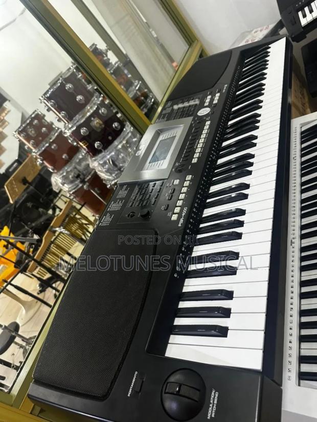 GLS PSR-4000 Professional Keyboard · Photo 4