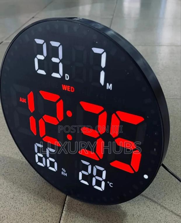 Large Round Digital Wall Clock · Photo 2