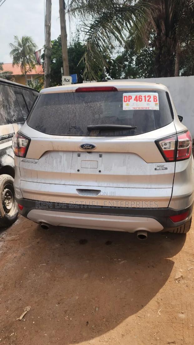 Ford Escape SE 4x4 2017 Silver photo 3