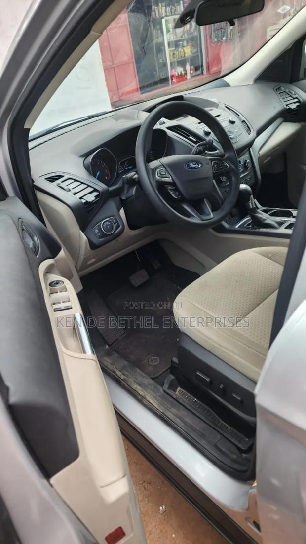 Ford Escape SE 4x4 2017 Silver photo 6
