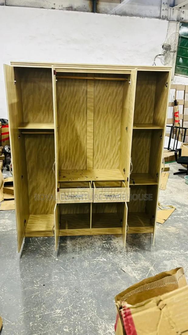 4-Doors Wooden Wardrobe · Photo 4