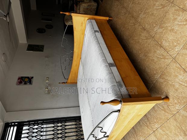 Solid Wood Double Bed Decorative Metal Frame Mattresses photo 2