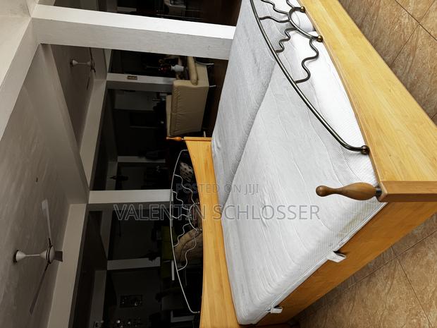 Solid Wood Double Bed Decorative Metal Frame Mattresses