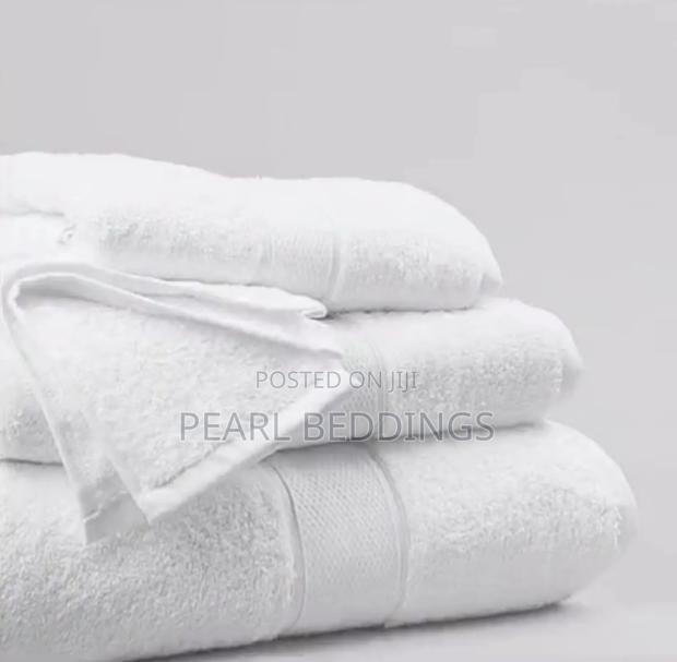 Premium 5star Hotel Quality Luxurious White Towels Available photo 2