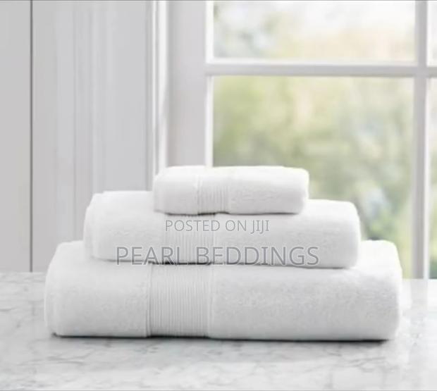 Premium 5star Hotel Quality Luxurious White Towels Available photo 5