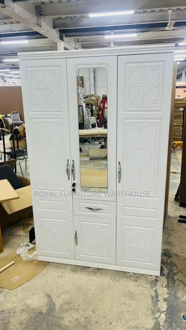 White 3doors Foreign Type Wooden Wardrobe · Photo 3