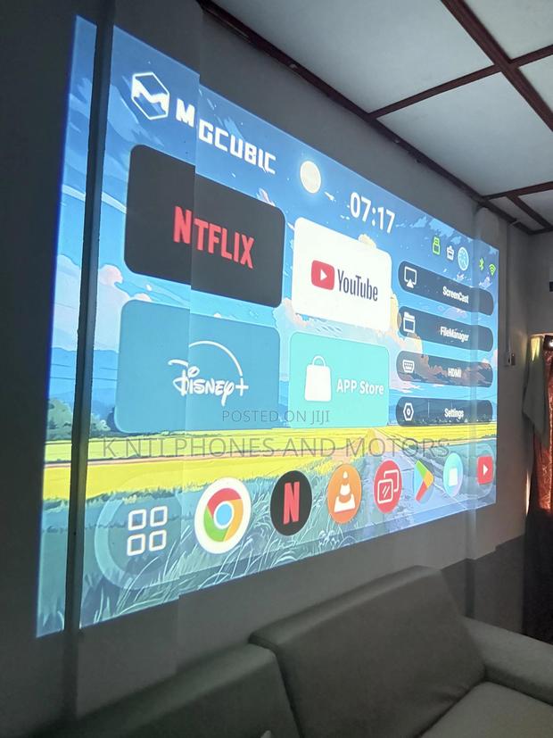 Smart Android Projector photo 2