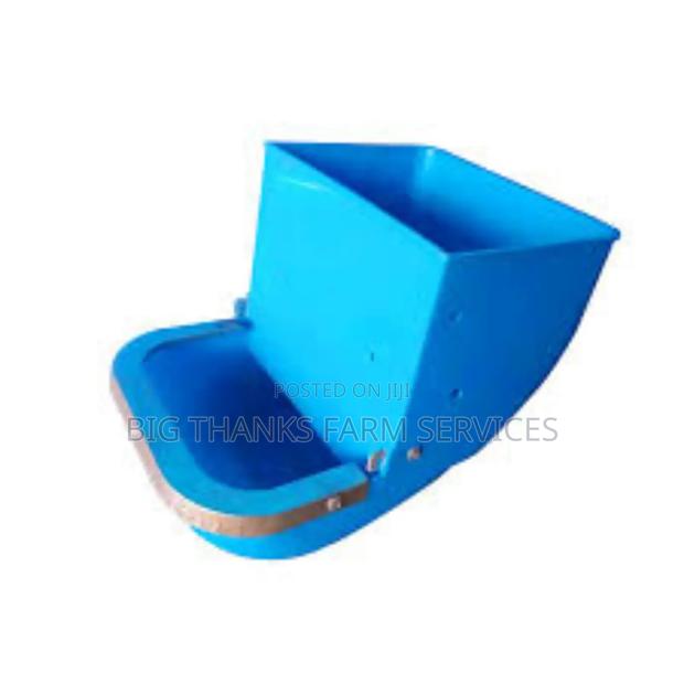 Rubber J Feeders · Photo 2