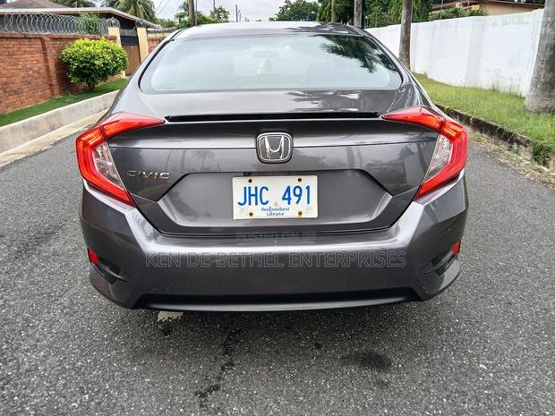 Honda Civic Sport Hatchback 2018 Gray photo 3