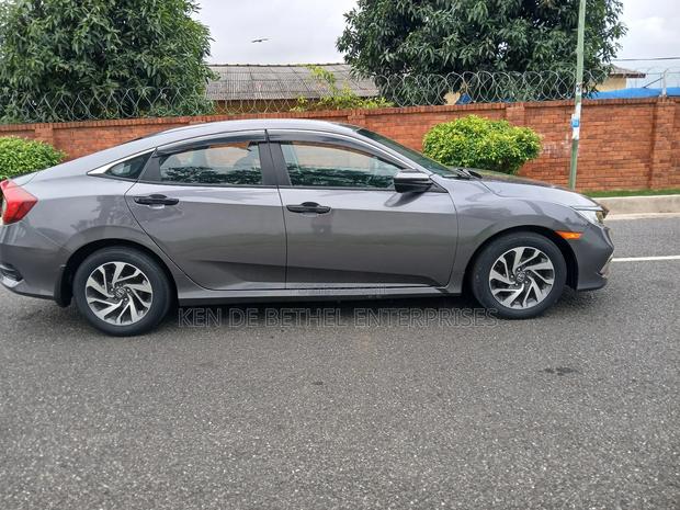 Honda Civic Sport Hatchback 2018 Gray photo 6