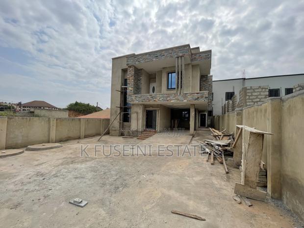 4bdrm House in K Fuseini Estate, Kumasi Metropolitan for sale