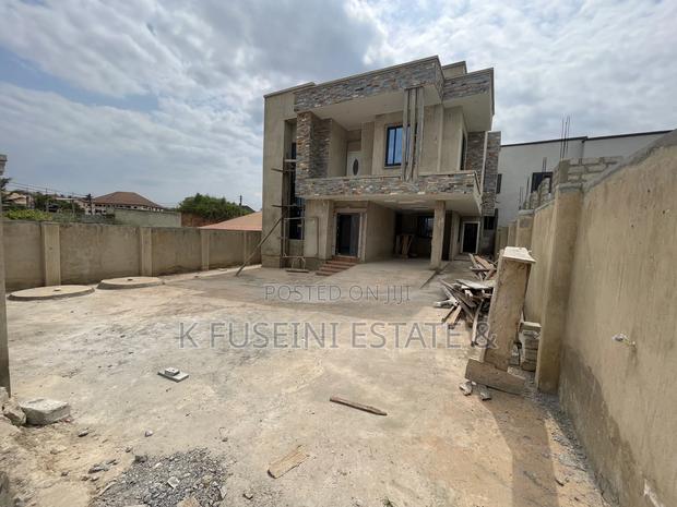 4bdrm House in K Fuseini Estate, Kumasi Metropolitan for sale photo 6
