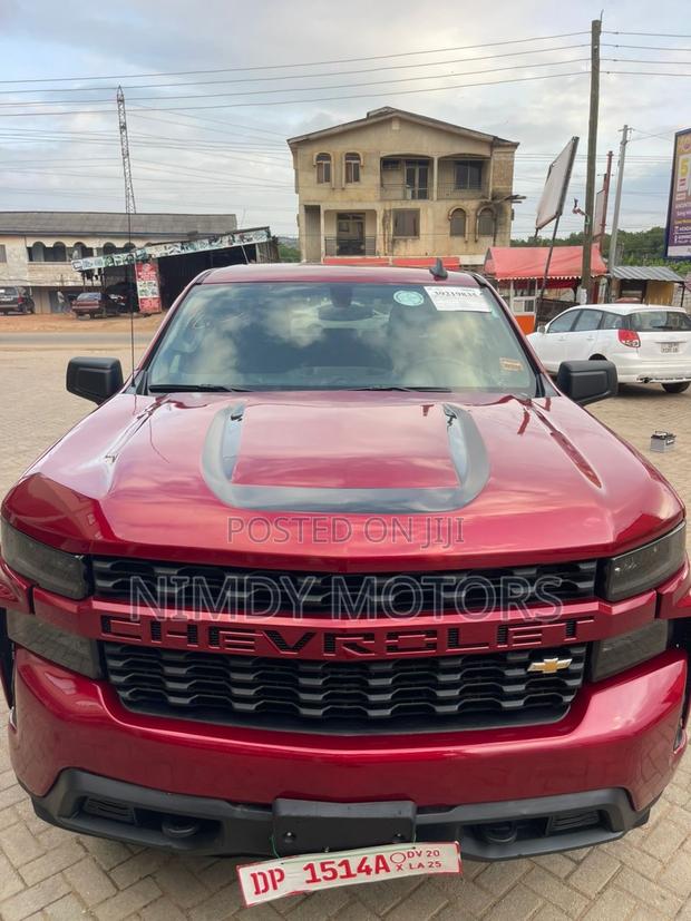 Chevrolet Silverado 2022 Burgundy photo 3