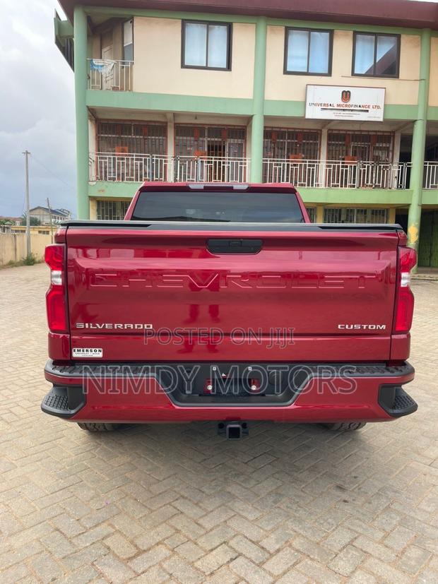 Chevrolet Silverado 2022 Burgundy photo 4