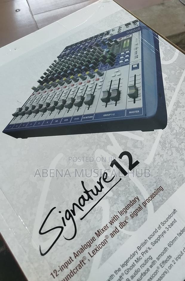 Soundcarft Signature 12 Channel Analogue Mixer · Photo 2