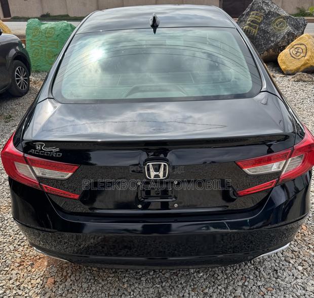 Honda Accord 2018 Black photo 6