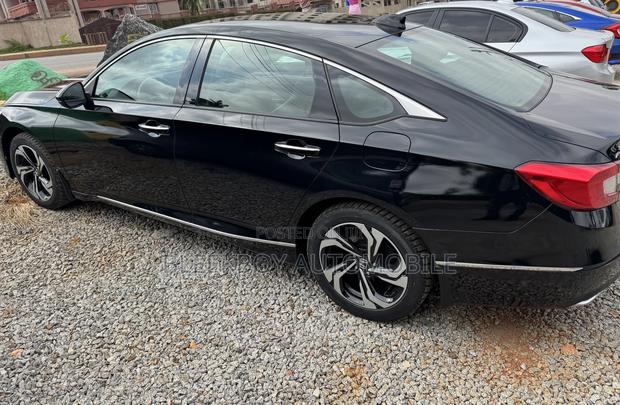 Honda Accord 2018 Black photo 5