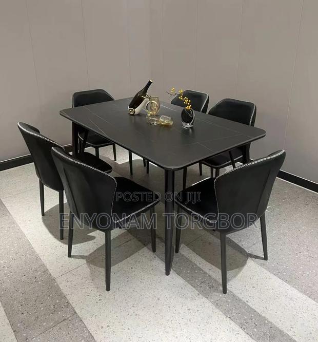 Dining Table · Photo 3