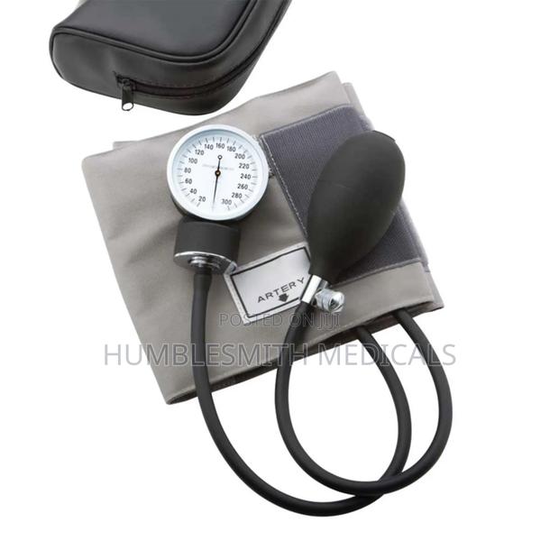 Aneroid Sphygmomanometer · Photo 2