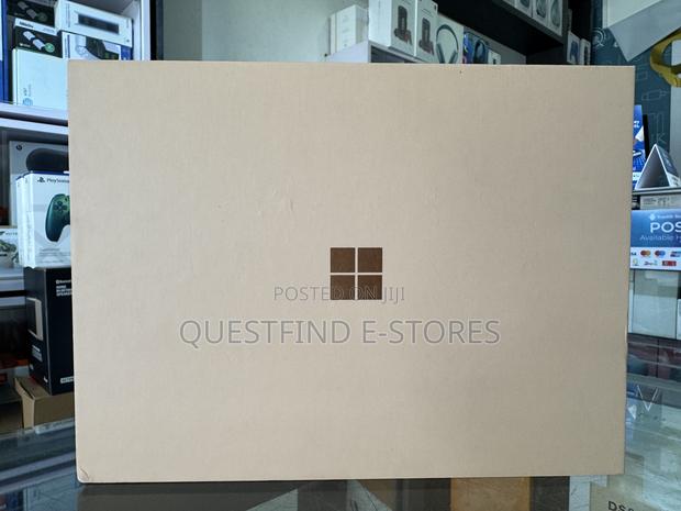 New Microsoft Surface Pro 11th Edition, a Copilot+ PC 16GB SSD 512GB · Photo 4