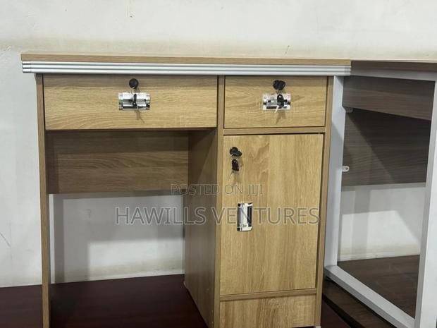 Potable Office Table · Photo 2