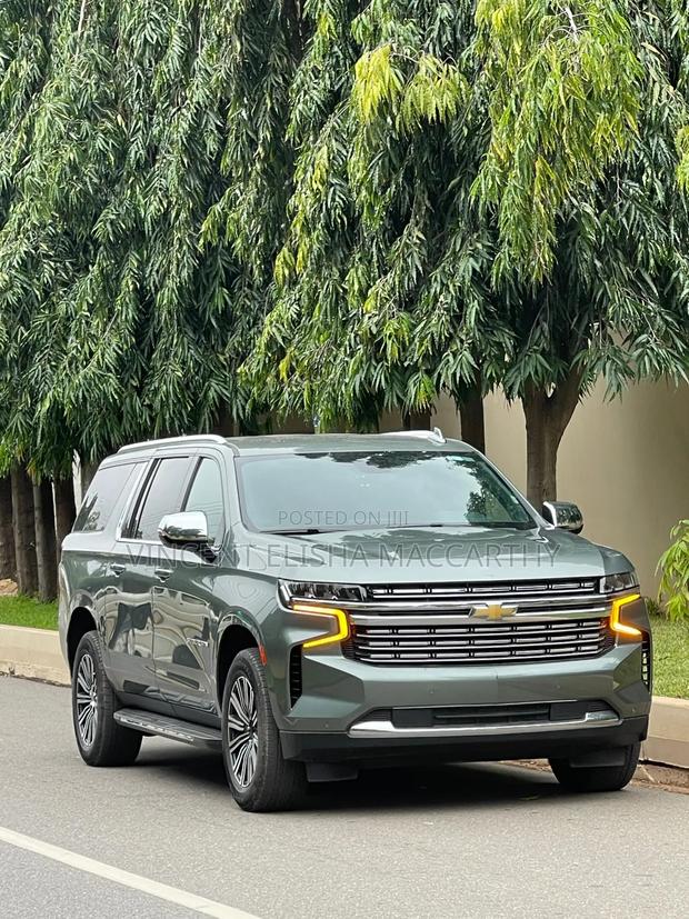 Chevrolet Suburban 2023 Gray