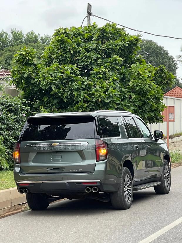 Chevrolet Suburban 2023 Gray